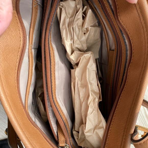 Micheal Kors Shoulder Bag - Picture 4 of 9